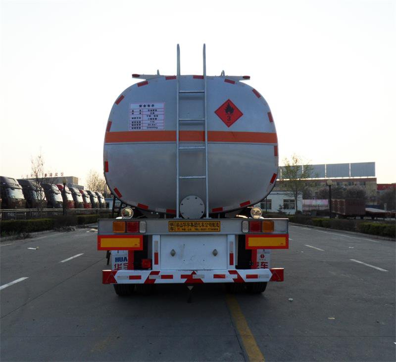 LHY9402GRY易燃液体罐式运输车(图3)