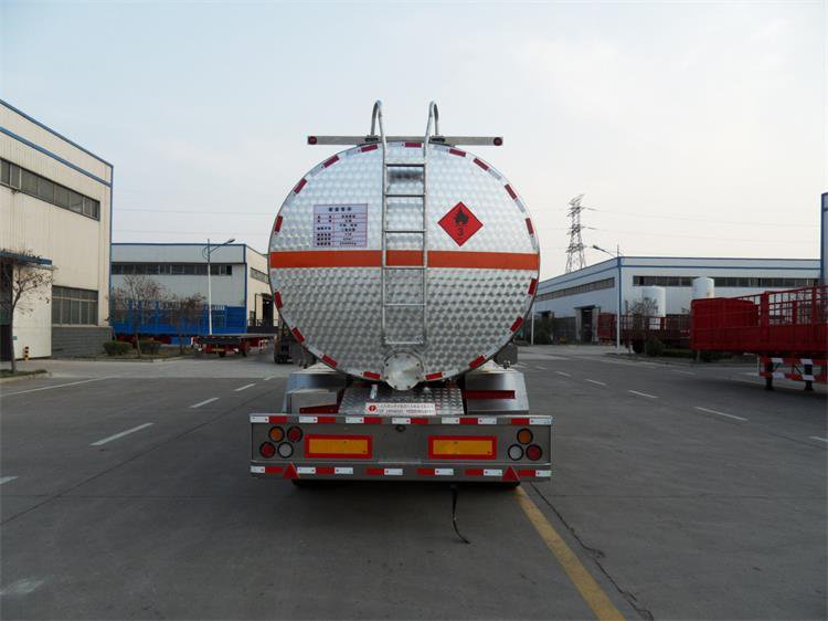 LHY9400GRYA铝合金易燃液体罐式运输半挂车(图3)