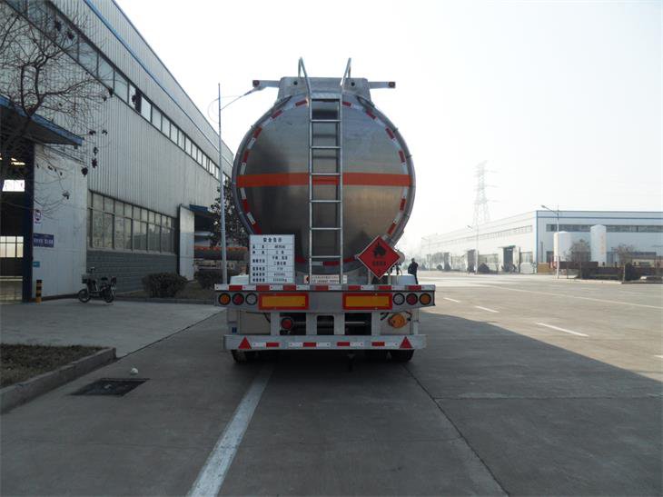 LHY9400GRY铝合金易燃液体罐式运输半挂车(图3)
